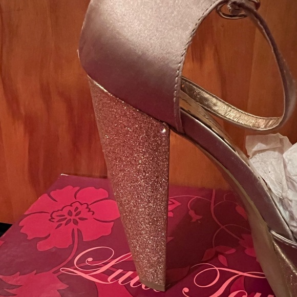 New in the box heels - Picture 11 of 12